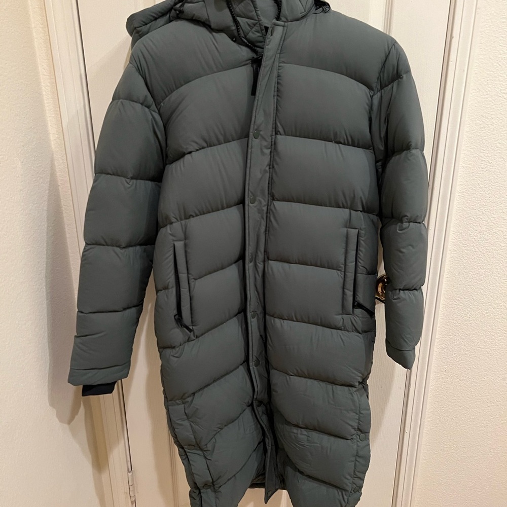 Aritzia TNA Super Puff Long in Green